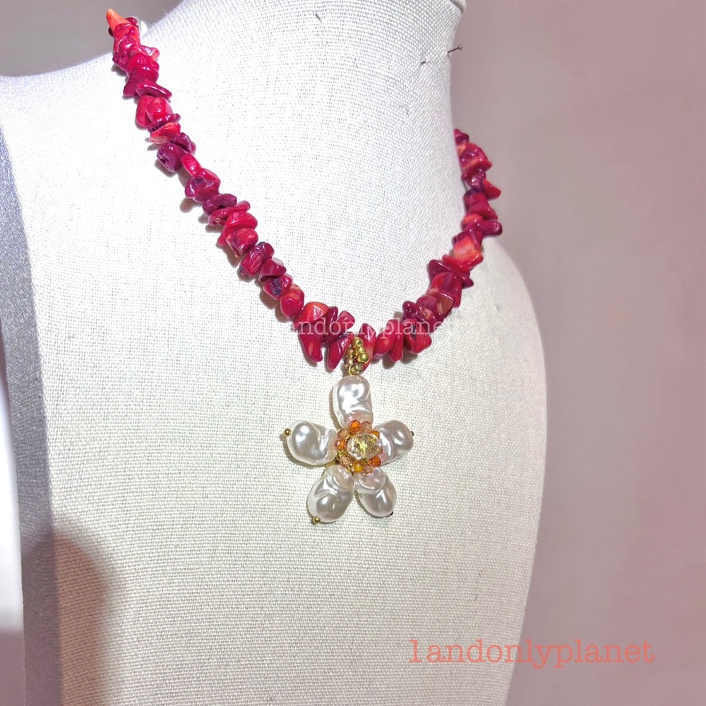 🌹HP🌹Just in✨NEW✨Elegant Coral Red Freshwater Pearl Floral Beaded Choker Necklace - Picture 2 of 5